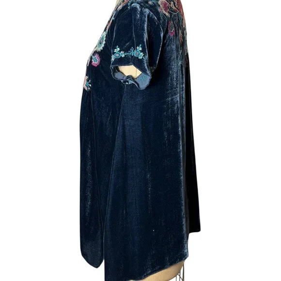 Gorgeous embroidered High-Low velvet top by Johnny Was Size S - Picture 3 of 6